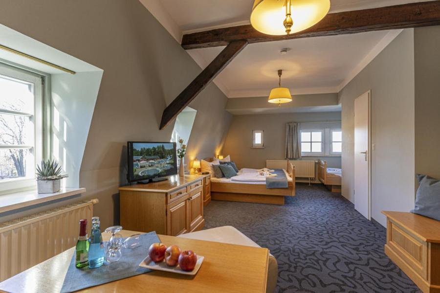 Zwönitz Hotel Ross מראה חיצוני תמונה